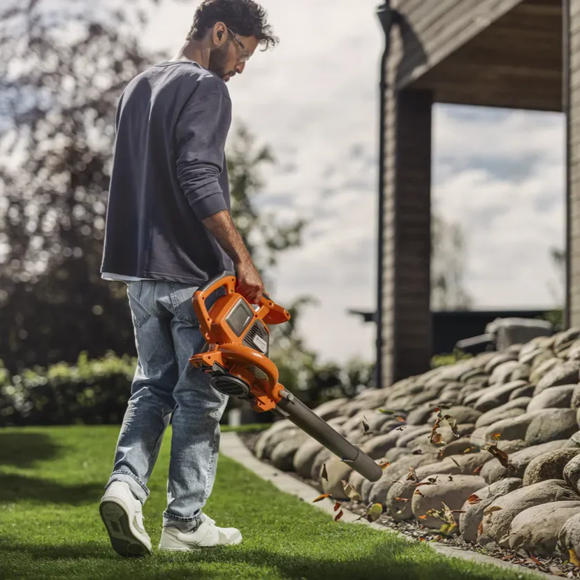Husqvarna 120IBV Leaf Blower and Vacuum Kit - Image 3