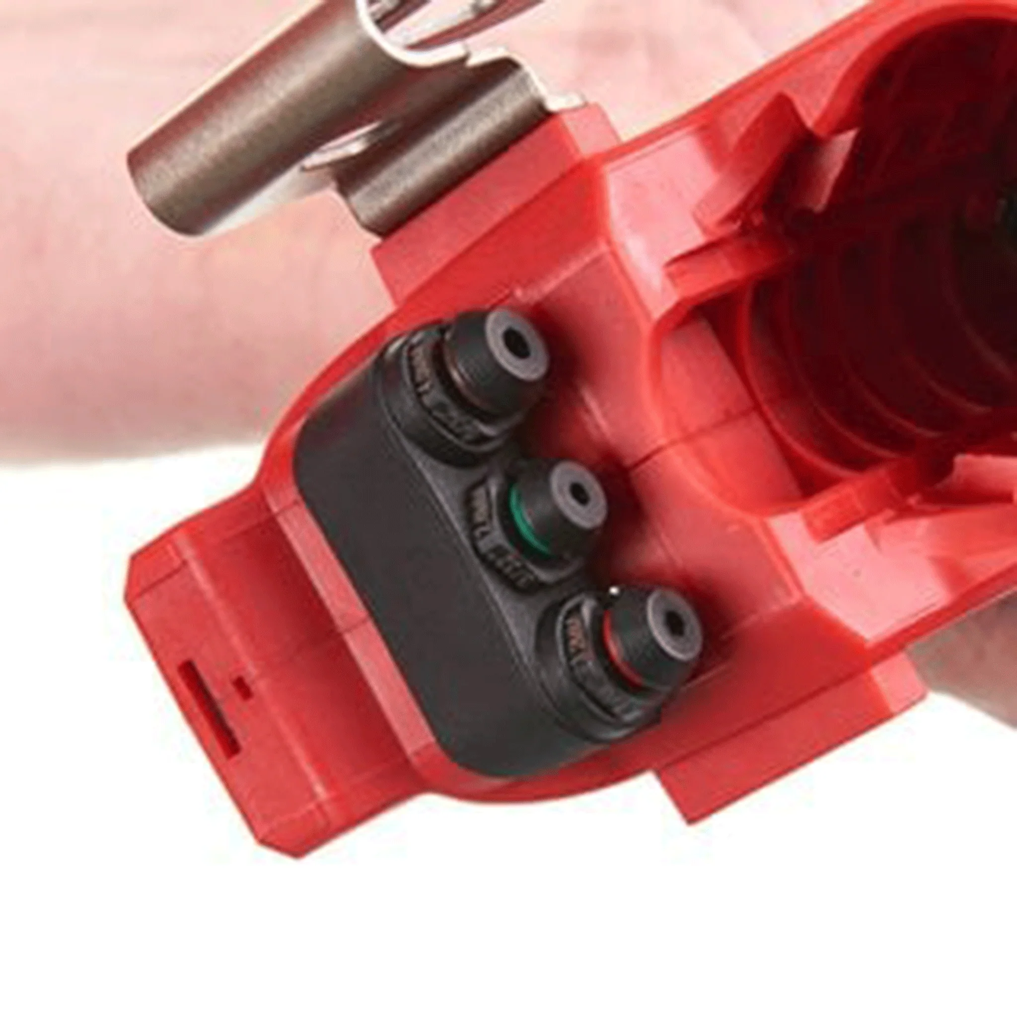 Milwaukee M12™ Sub Compact Rivet Tool - Image 3