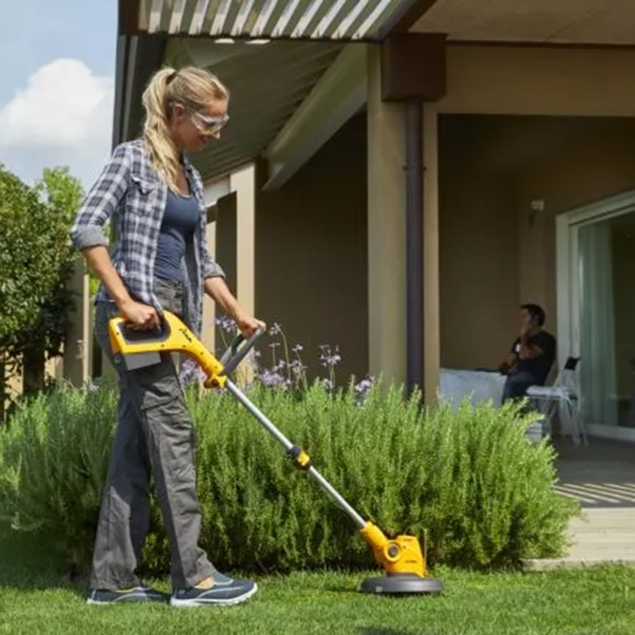 Stiga GT 100e Cordless Lawn Trimmer Kit - Image 10