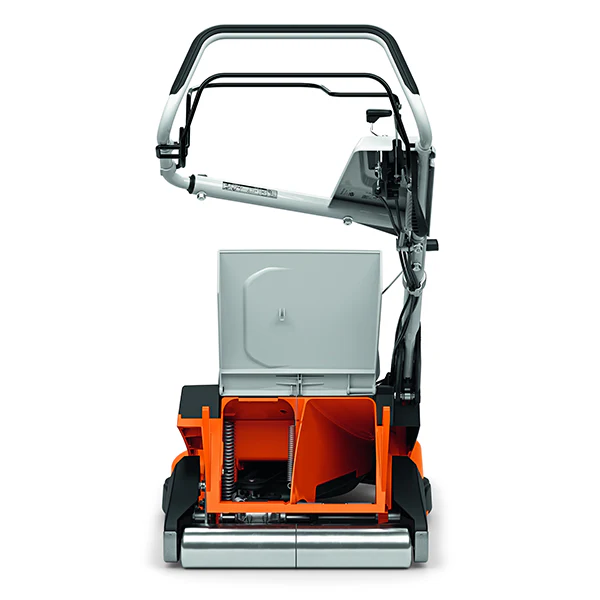Stihl RM 655 RS Professional Petrol Lawn Mower with Rear Roller - Image 5
