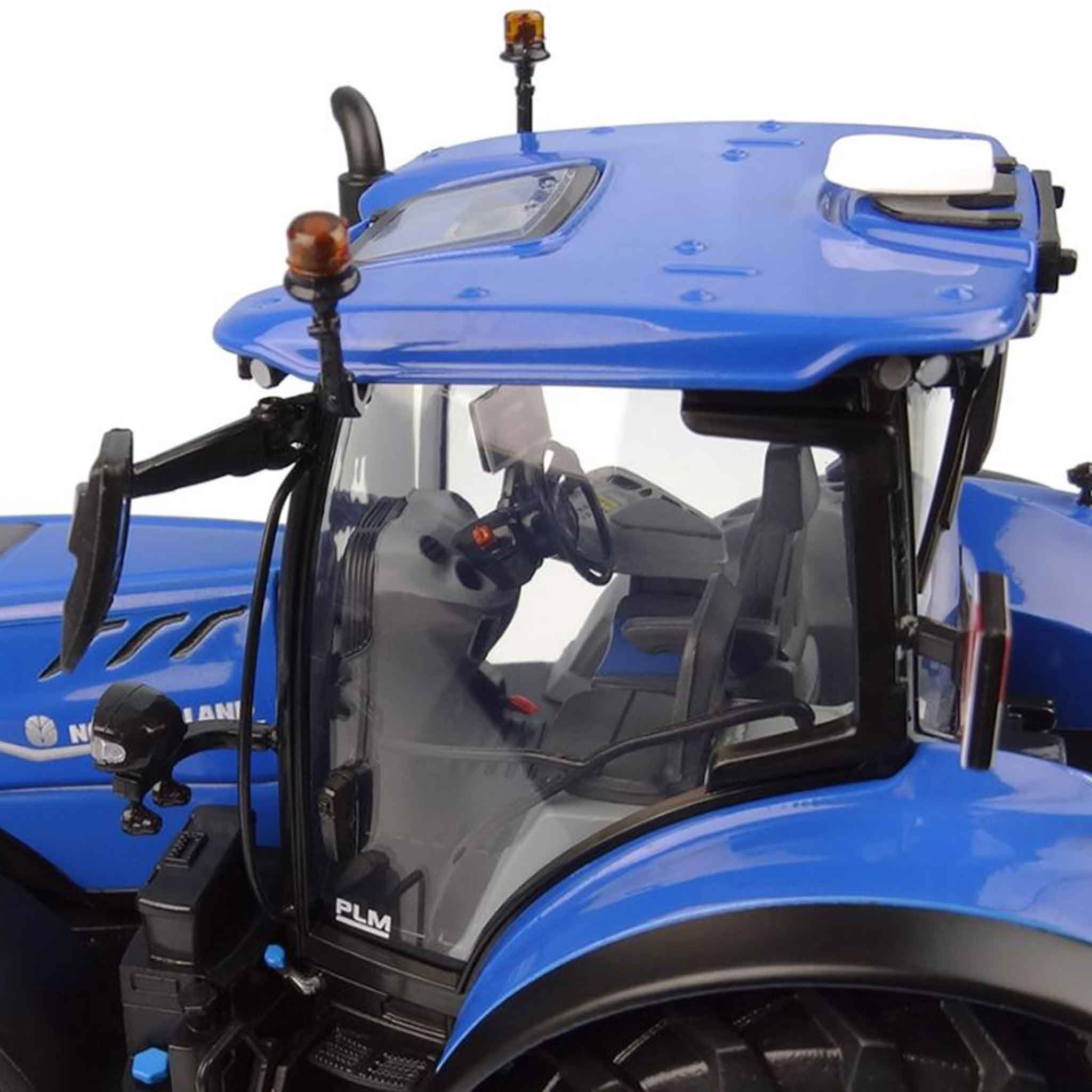 Universal Hobbies New Holland T7.300 Auto Command Tractor 1:32 Scale - Image 3