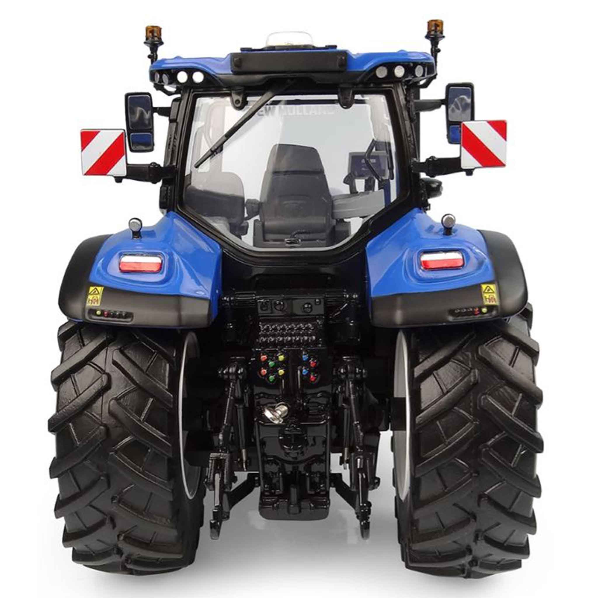 Universal Hobbies New Holland T7.300 Auto Command Tractor 1:32 Scale - Image 5